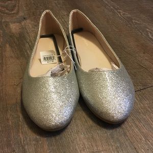 *Brand New with tags* Sparkly Silver Flats 9 wide